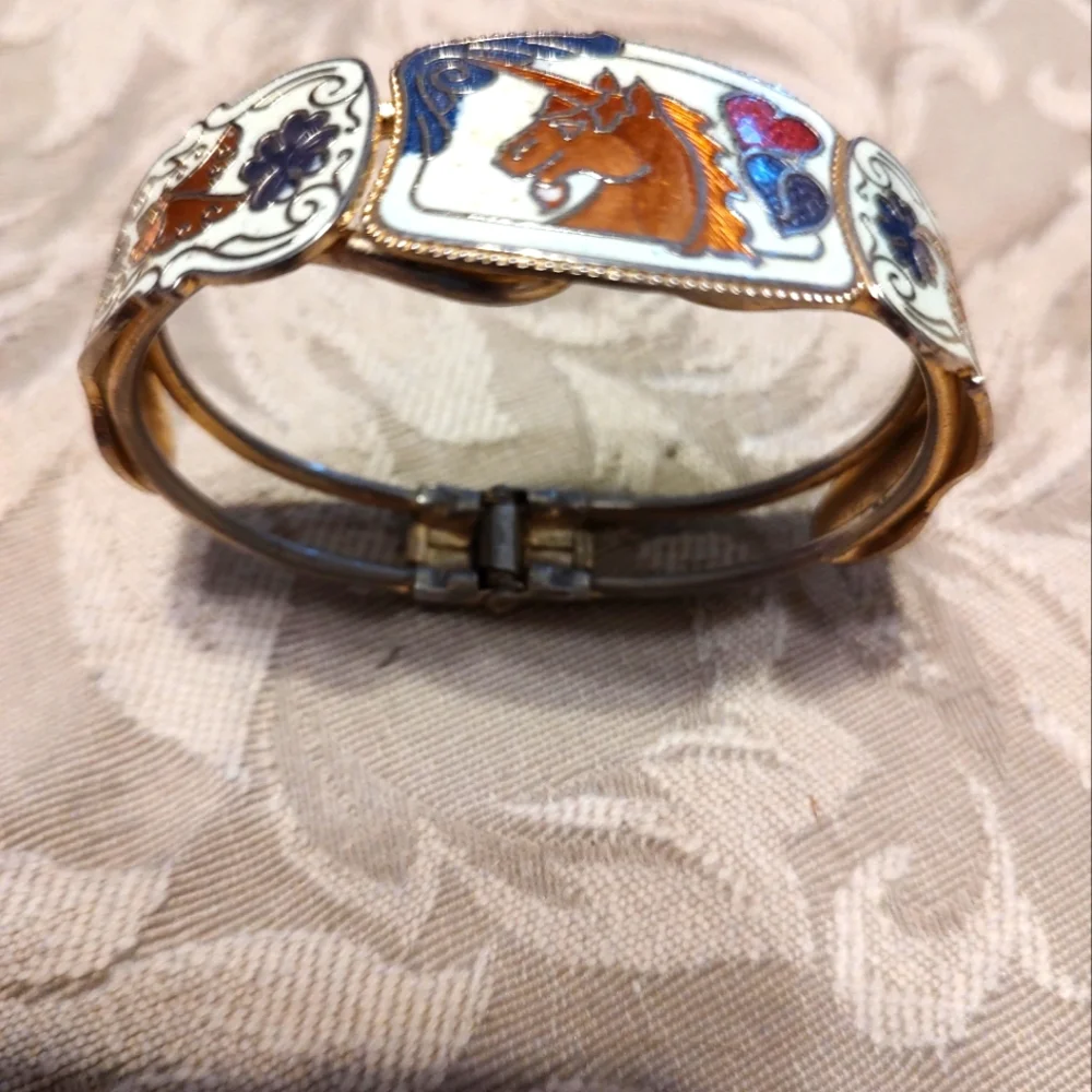 💙🦄💙Glorious 80's RARE Vintage Enameled Unicorn & Floral Hinge Bangle Bracelet - Picture 8 of 14